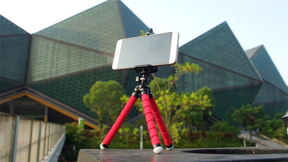 Flexible Tripod with Bluetooth Remote Control
